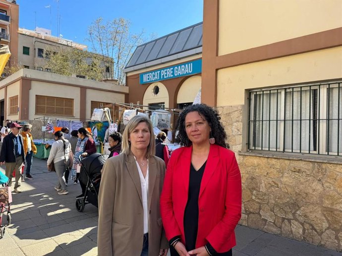 Las portavoces del PSIB en el Consell de Mallorca, Catalina Cladera (d) y Sofía Alonso (i).