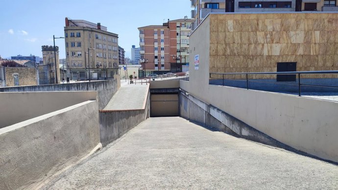 Archivo - Aparcamiento municipal de Cinturón Verde Oviedo en el barrio de Ciudad Naranco, Ferreros II
