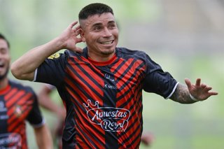 Futbol, Deportes Limache vs Colo Colo. Fecha 1, Liga de Primera 2026. El jugador de Deportes Limache Daniel Castro celebra tras marcar un gol contra Colo Colo durante el partido de primera division disputado en el estadio Elias Figueroa de Valparaiso,
