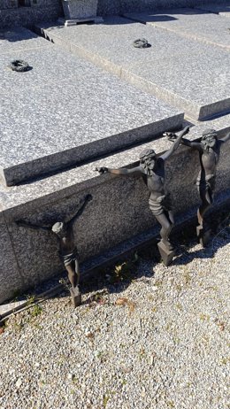 La Guardia Civil de Ourense investiga varios robos de más de 50 cristos en cementerios de Celanova, Ourense