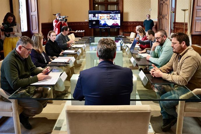 Un informe del Govern constata un aumento de hasta el 45,8% desde febrero en el gasóleo agrícola en Baleares y que los combustibles para pesqueros yasuponen el 60% de los gastos.