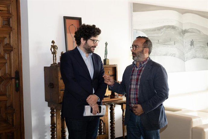 El presidente de la Diputación de Cáceres, Miguel Ángel Morales, con el director de la Agencia Española de Cooperación Internacional para el Desarrollo (AECID), Antón Leis