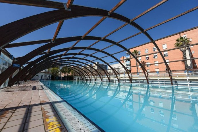 Piscina del Centro Deportivo Entreflores en Sevilla Este