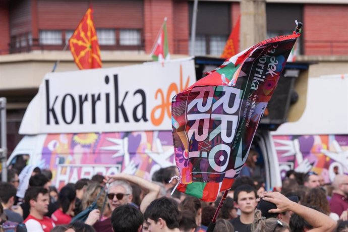 Archivo - Varios atletas durante el inicio de la Korrika, en la Plaza de San Juan, a 14 de marzo de 2024, en Irun (Gipuzkoa) 