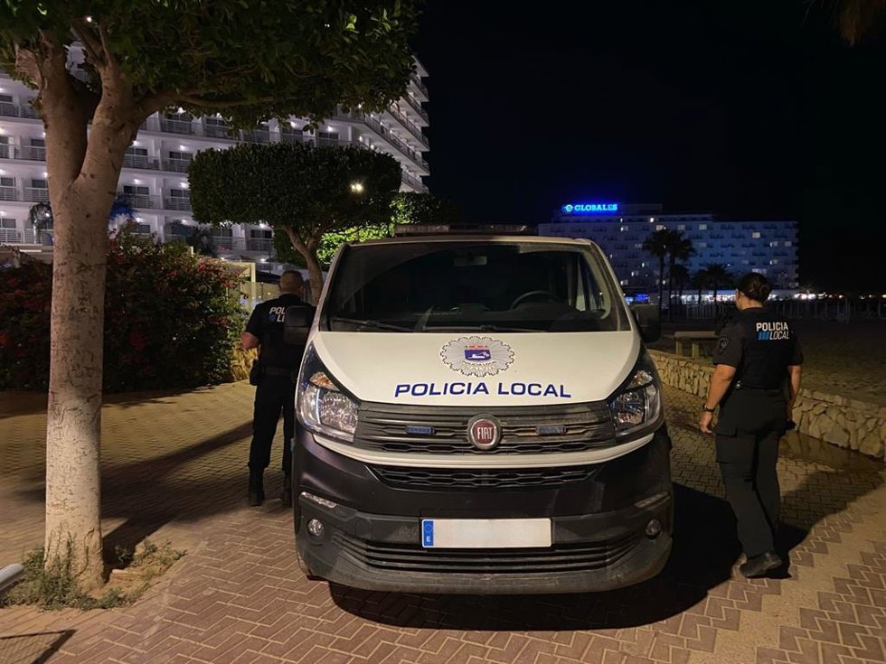 Patrulla de la Policía Local de Calvi.