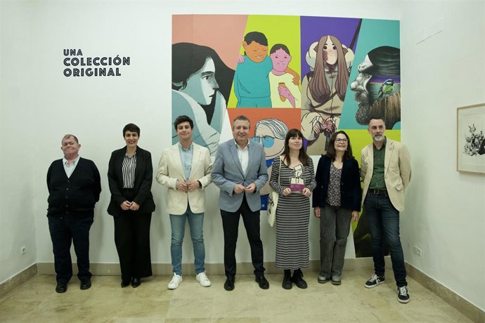 El presidente de la Diputación de Sevilla, Javier Fernández, inaugura la exposición 'Una colección original' .
