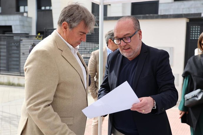 El viceconsejero Sánchez ha visitado hoy el municipio para conocer estos trabajos financiados por el Programa de Inversión Regional (PIR).