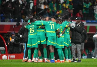 Archivo - 14 January 2026, Morocco, Tangier: Senegal players celebrate their side's first goal during the 2025 AFCON Africa Cup of Nations soccer match between Senegal and Egypt at Tangier Stadium. Photo: Ulrik Pedersen/CSM via ZUMA Press Wire/dpa
