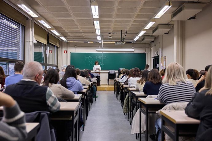 Archivo - Oposiciones de administrativo .