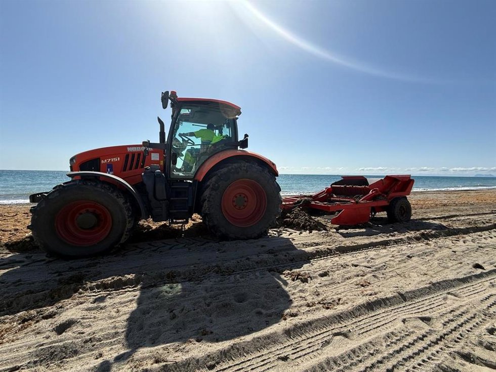 Puesta a punto de las playas para Semana Santa