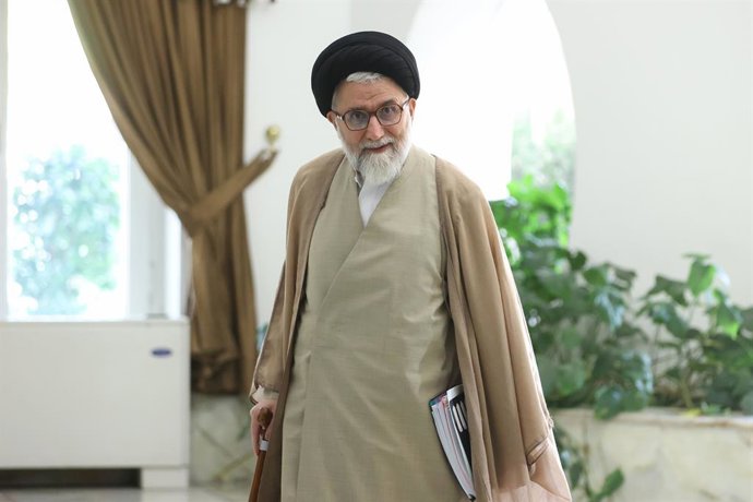 Archivo - Arquivo - 8 de novembro de 2025, Teerã, Irã: O ministro da Inteligência iraniano, ESMAEIL KHATIB, sai após uma reunião do governo em Teerã. Ele é um clérigo e político iraniano que ocupa o cargo de ministro da Inteligência desde agosto de 2021. 