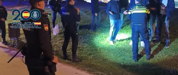 La Policia Nacional efectua un dispositiu nocturn en prevenció de l'ús extrem de la pirotècnia"