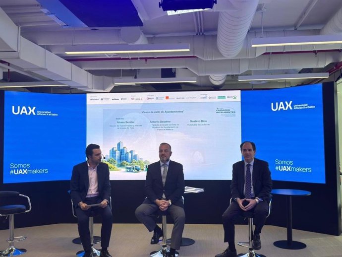 El teniente de alcalde y regidor de Movilidad del Ayuntamiento de Palma, Antoni Deudero, interviene en la II edición del Foro 'Ciudades Inteligentes: Innovación para un futuro urbano sostenible'.