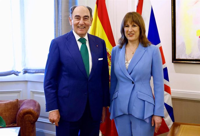 Rachel Reeves, ministra británica de Economía, se reúne con Ignacio Galán  en la sede de Iberdrola en Madrid.