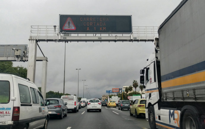 Atasco en el acceso a la A-92, en una foto de archivo.