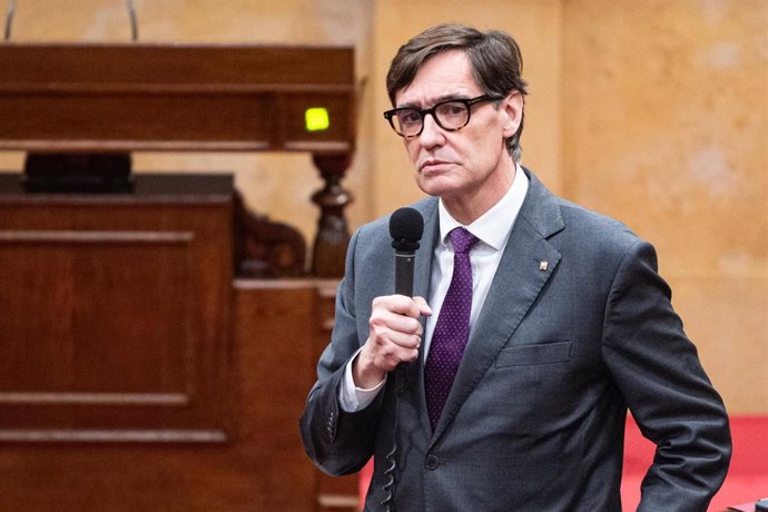 El presidente de la Generalitat de Catalunya, Salvador Illa, durante el pleno del Parlament de Catalunya, a 18 de marzo de 2026, en Barcelona, Cataluña (España).