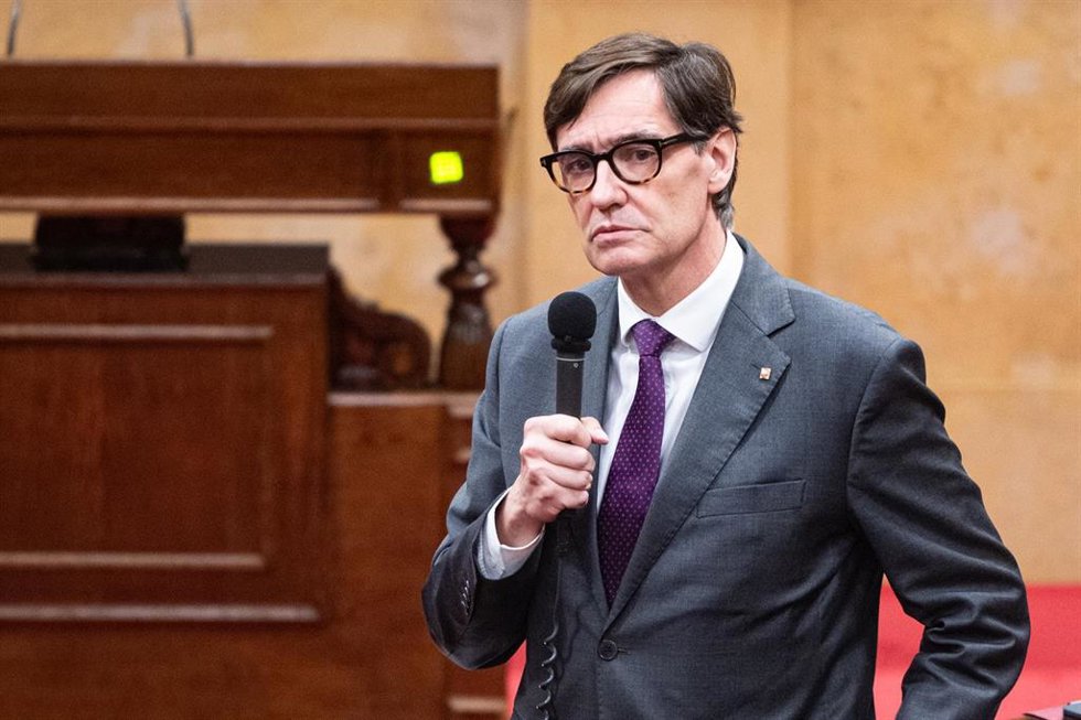 El presidente de la Generalitat de Catalunya, Salvador Illa, durante el pleno del Parlament de Catalunya, a 18 de marzo de 2026, en Barcelona, Cataluña (España).