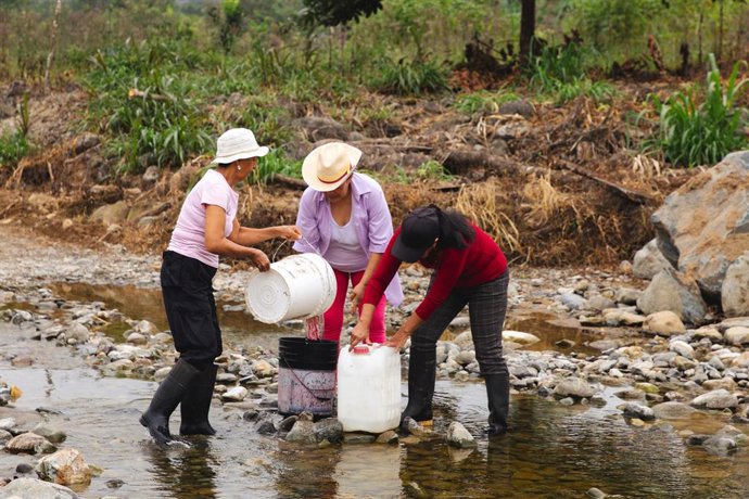 Més de 13.000 persones milloren el seu accés a l'aigua en comunitats rurals d'Equador