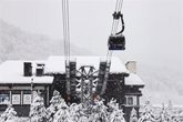 Foto: Un muerto en una estación de ski en Suiza tras descolgarse un teleférico