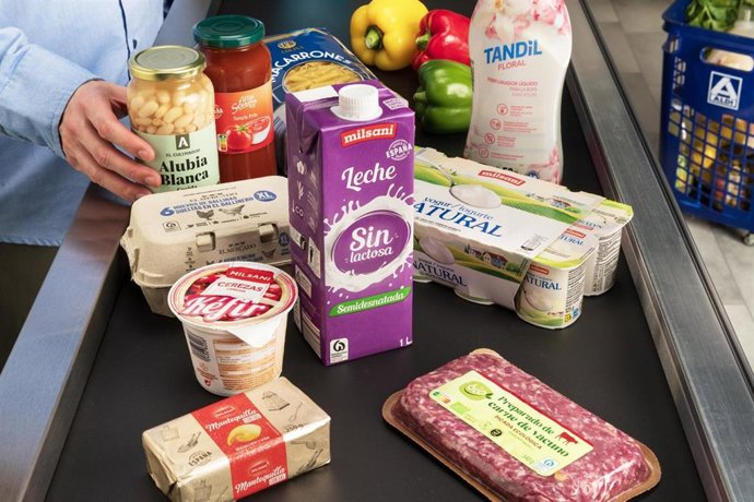 Archivo - Compra en Aldi.
