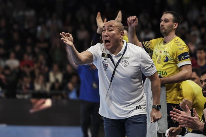 Archivo - Talant Dujshebaev durante un partido con el Kielce polaco