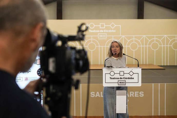 La presidenta del IMAE, Isabel Albás, en rueda de prensa.
