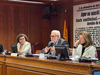 El presidente de la SEMICYUC, José Garnacho, expone en la Comisión de Sanidad del Senado las líneas de trabajo de la sociedad médica y los retos de la especialidad de Medicina Intensiva.