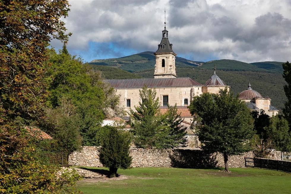 Archivo - El Monasterio de El Paular el día que da comienzo el otoño 2023, en el Bosque Finlandés, a 20 de septiembre de 2023, en Rascafría, Madrid (España).