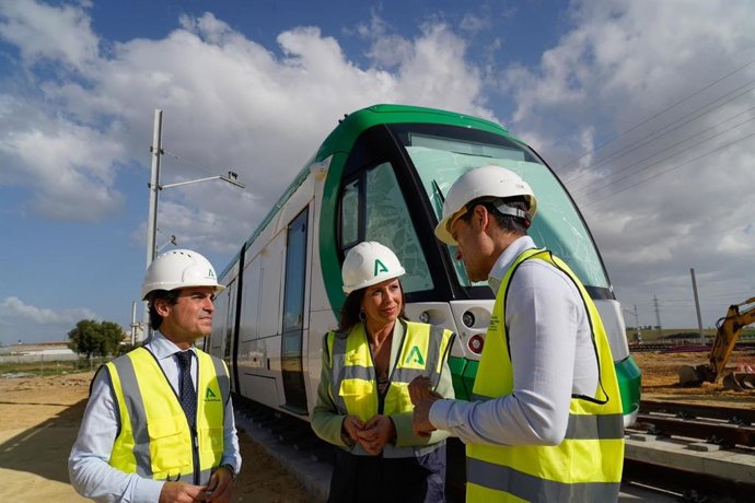 Recepción de los primeros trenes del futuro tranvía de Alcalá (Sevilla)