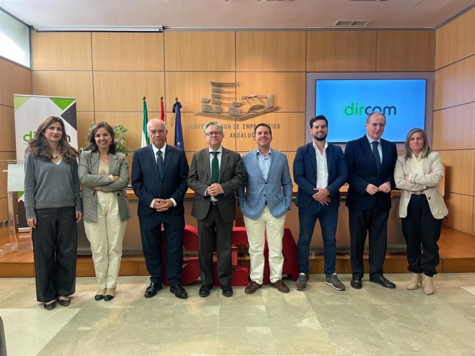 Integrantes de la nueva Junta Directiva de Dircom Andalucía, tras la proclamación de Santiago Alfonso como presidente.