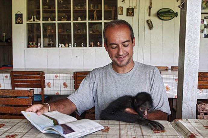 Archivo - Josep M. Palau firma en 'Mi madre se convirtió en pájaro' un viaje a los bosques del Amazonas