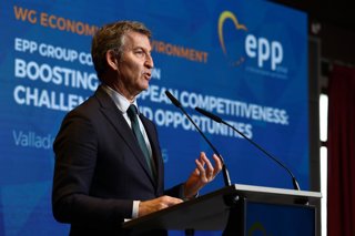 Archivo - El presidente del Partido Popular, Alberto Núñez Feijóo, interviene en el encuentro del Grupo de Trabajo del EPP: 'Impulso de la Competitividad Europea, retos y oportunidades', a 16 de enero de 2026, en Valladolid, Castilla y León (España). Este