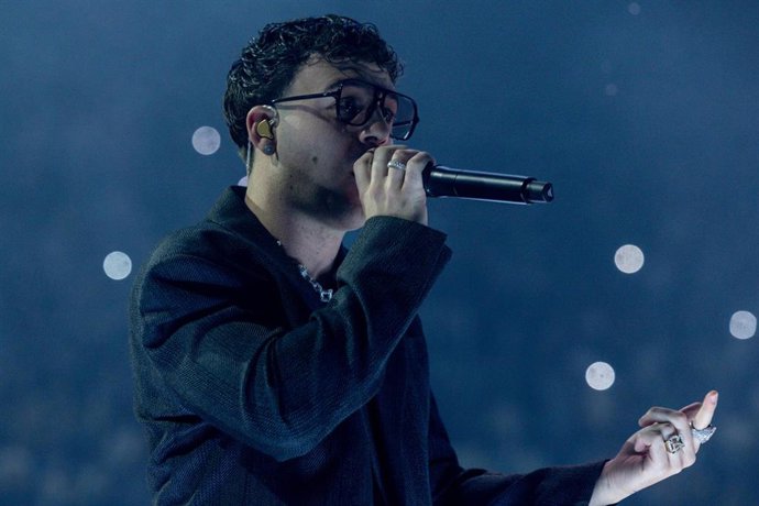 Archivo - El cantante Quevedo, durante su concierto, en el Movistar Arena, a 17 de febrero de 2025, en Madrid (España). Pedro Luis Domínguez Quevedo, más conocido por su nombre artístico: “Quevedo”, es un cantante y compositor español de reguetón, pop rap