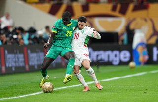 Archivo - 18 January 2026, Morocco, Rabat: Senegal's El Hadji Malick Diouf (L) and Morocco's Brahim Diaz battle for the ball during the 2025 AFCON Africa Cup of Nations final soccer match between Morocco and Senegal at Prince Moulay Abdellah Stadium. Phot