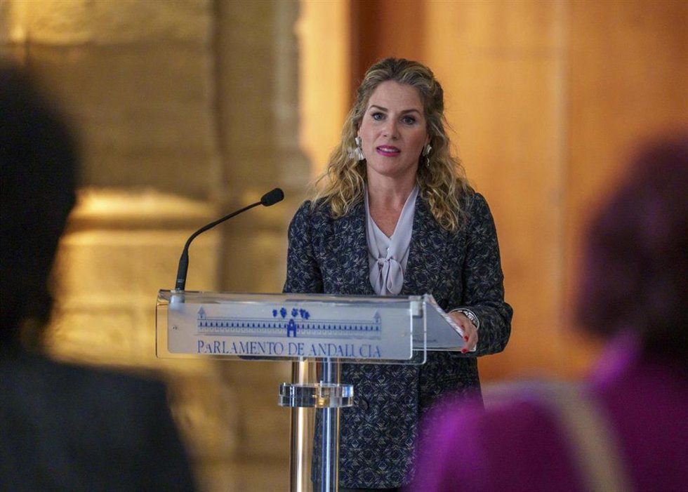 La vicepresidenta del Parlamento andaluz, Ana Mestre, en la inauguración de la exposición fotográfica 'One Health, Una Salud'. 