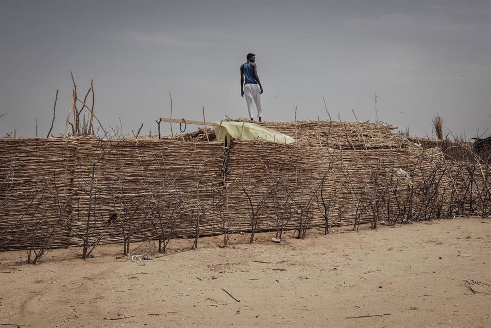 Archivo - Campamento informal de desplazados sudaneses en el lado occidental de la frontera entre Chad y Sudán