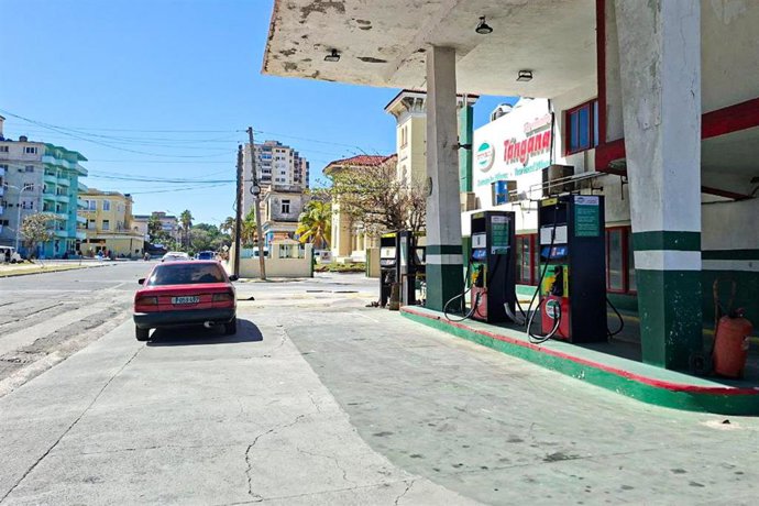 Archivo - Una gasolinera de La Habana en una imagen de archivo