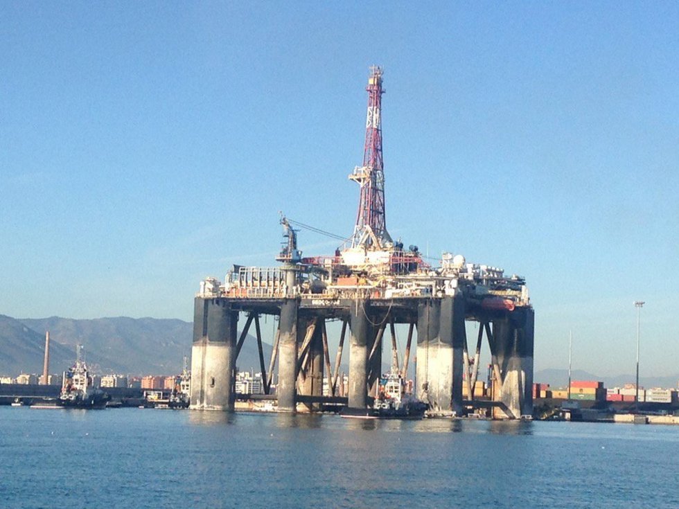Archivo - Una plataforma petrolífera