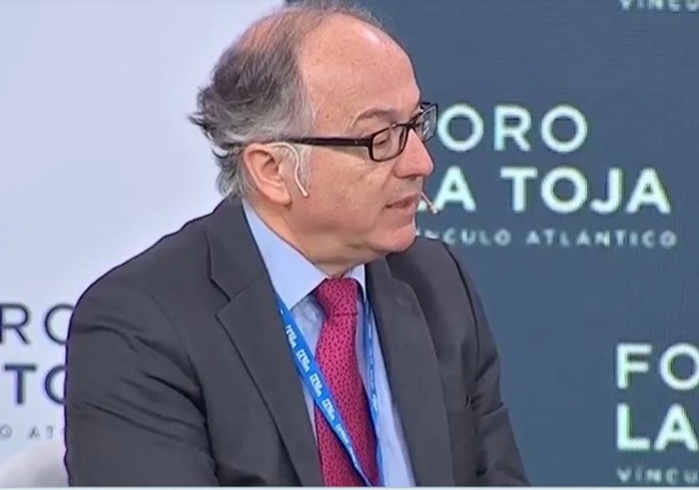 Archivo - Luis Gallego, presidente de IAG en el Foro La Toja.