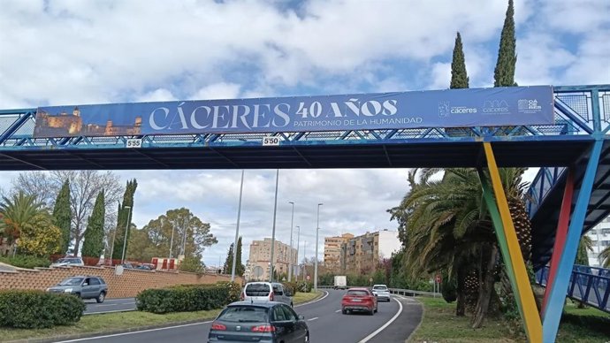 Nueva cartelería instalada en los accesos a Cáceres con motivo del 40 aniversario como ciudad Patrimonio de la Humanidad