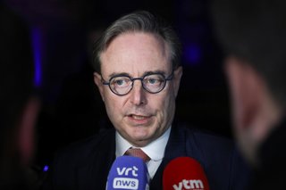 Archivo - El primer ministro de Bélgica, Bart de Wever, en declaraciones a la prensa al término de una cumbre informal de líderes de la UE.