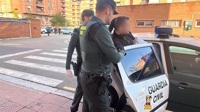 La Guardia Civil detiene en La Rioja un varón por violencia de género, tras arrojarse su pareja por una ventana
