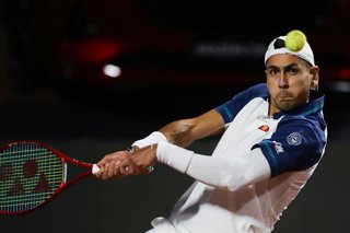 Tenis, Alejandro Tabilo vs Sebastian Baez El tenista Alejandro Tabilo de Chile regresa la bola en contra de Sebastian Baez de Argentina por el ATP 250 de Santiago 2026 en el Club Deportivo San Carlos de Apoquindo en Santiago, Chile. 27/02/2026 Felipe