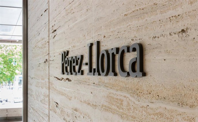 Archivo - Logo del bufete Pérez-Llorca
