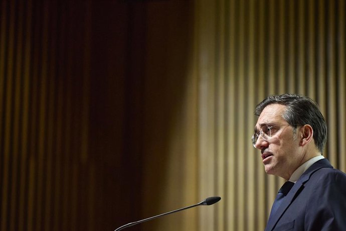 O ministro dos Negócios Estrangeiros, da União Europeia e da Cooperação, José Manuel Albares, durante a apresentação do III Plano Nacional de Ação Mulheres, Paz e Segurança (2025-2030), na sede do ministério, em 2 de março de 2026, em Madri (Espanha). Com