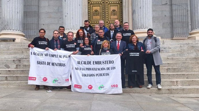 Reunión de representantes del comité de empresa del Ayuntamiento de Sevilla con Izquierda Unida y Sumar en el Congreso de los Diputados