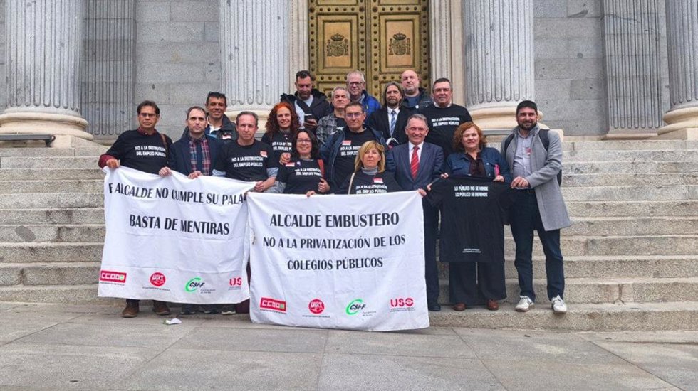Reunión de representantes del comité de empresa del Ayuntamiento de Sevilla con Izquierda Unida y Sumar en el Congreso de los Diputados