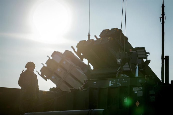 Archivo - Imagen de archivo de sistemas de lanzamiento de misiles Patriot.