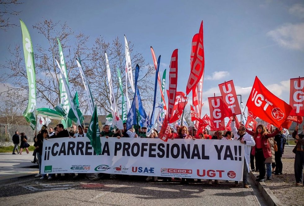 Sindicatos de sanidad en una manifestación por la carrera profesional.