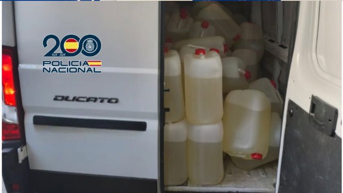Petacas de gasolina halladas en una furgoneta de alquiler en San Fernando (Cádiz)